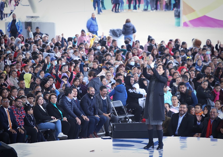 Reconocen a Más de 4 Mil Estudiantes Destacados en León