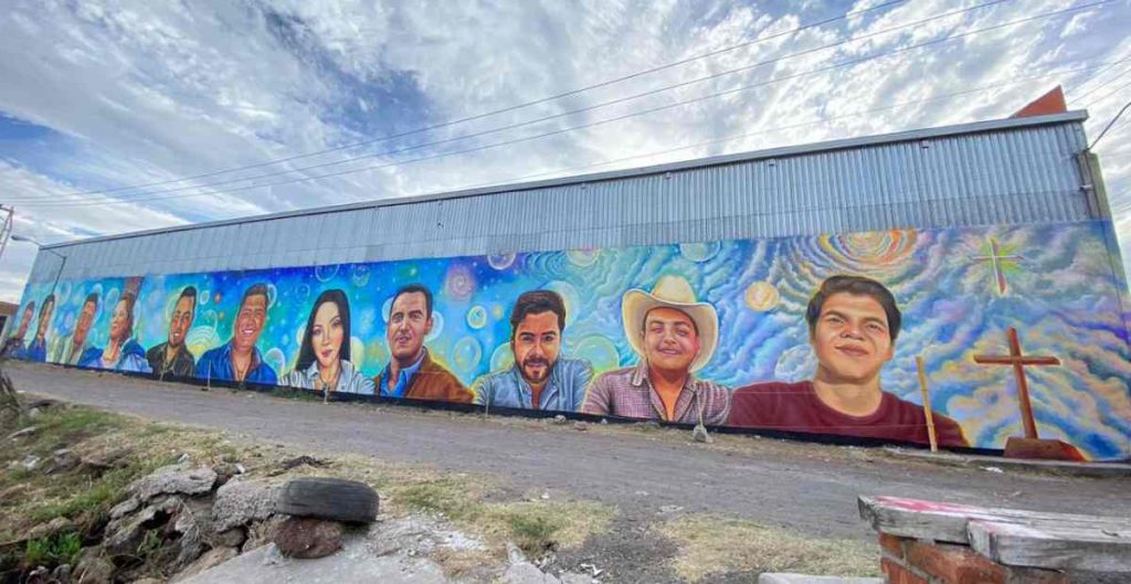 Develan Mural en Memoria de las Víctimas de la Masacre en Guanajuato