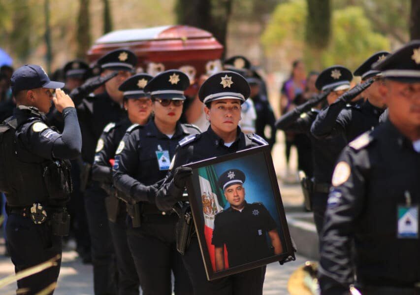 León Rinde Honores a Policía Asesinado en Cumplimiento del Deber