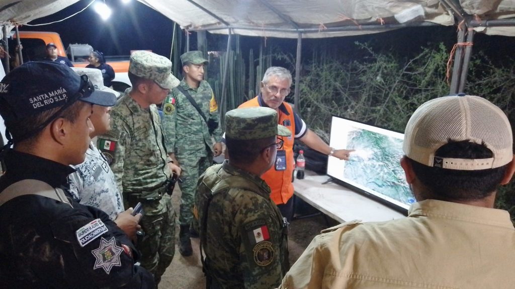 Continúan las operaciones de combate contra el incendio forestal registrado en la Sierra Gorda, en los límites entre San Luis Potosí y Guanajuato