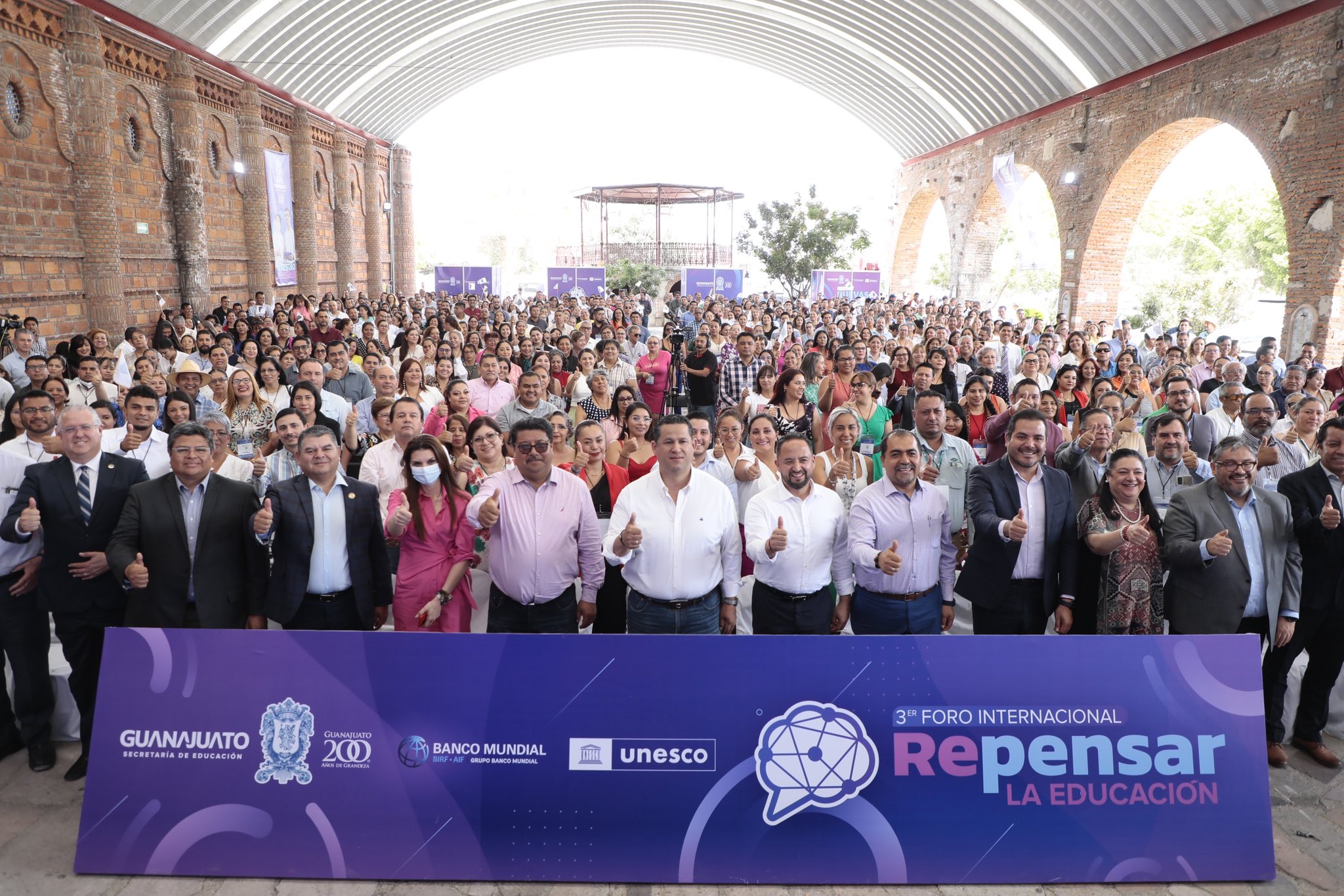 Gobernador de Guanajuato impulsa revolución educativa en 3er Foro Internacional