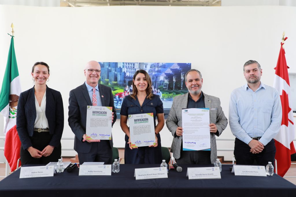 JuventudEsGTO y Royal Roads University Firman Convenio de Colaboración