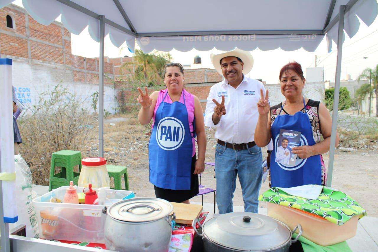 Roberto García Urbano celebra y reconoce el invaluable papel de las madres de Purísima del Rincón