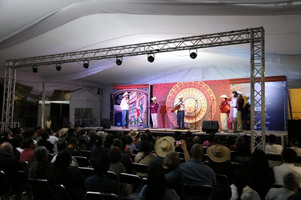 Con huapango, se despide Guanajuato de la Feria Internacional del Libro en Coyoacán