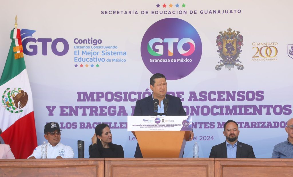 Gobernador Diego Sinhue Celebra la Imposición de Insignias en el Bachillerato Bivalente Militarizado