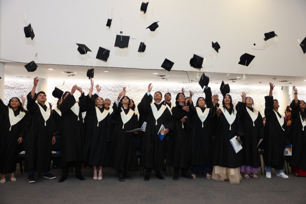 Más de 11 mil 400 estudiantes concluyen su bachillerato en el SABES