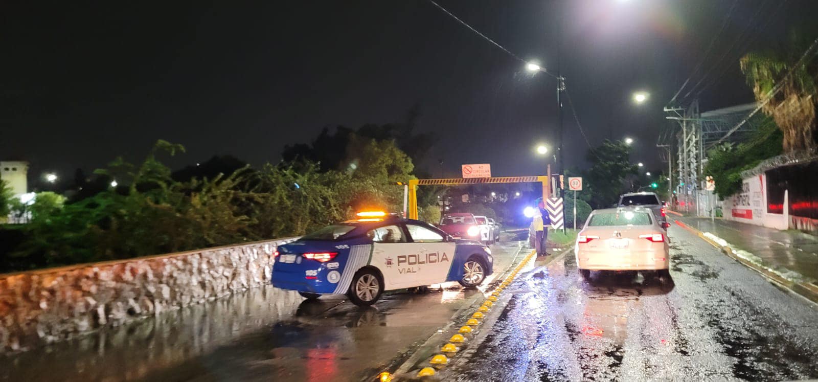 Cierra el Malecón del Río en León por intensas lluvias y encharcamientos