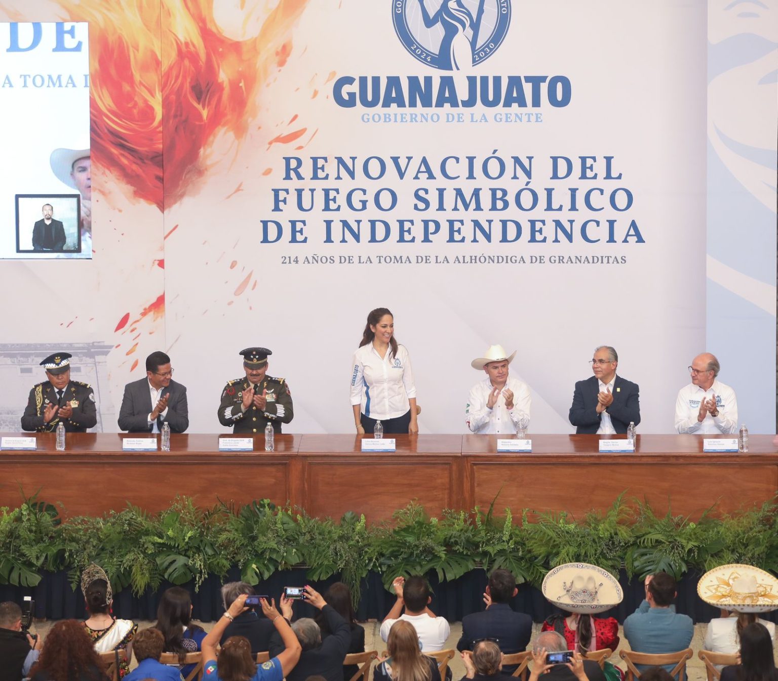 Gobernadora de Guanajuato renueva el Fuego Simbólico en el aniversario de la Alhóndiga