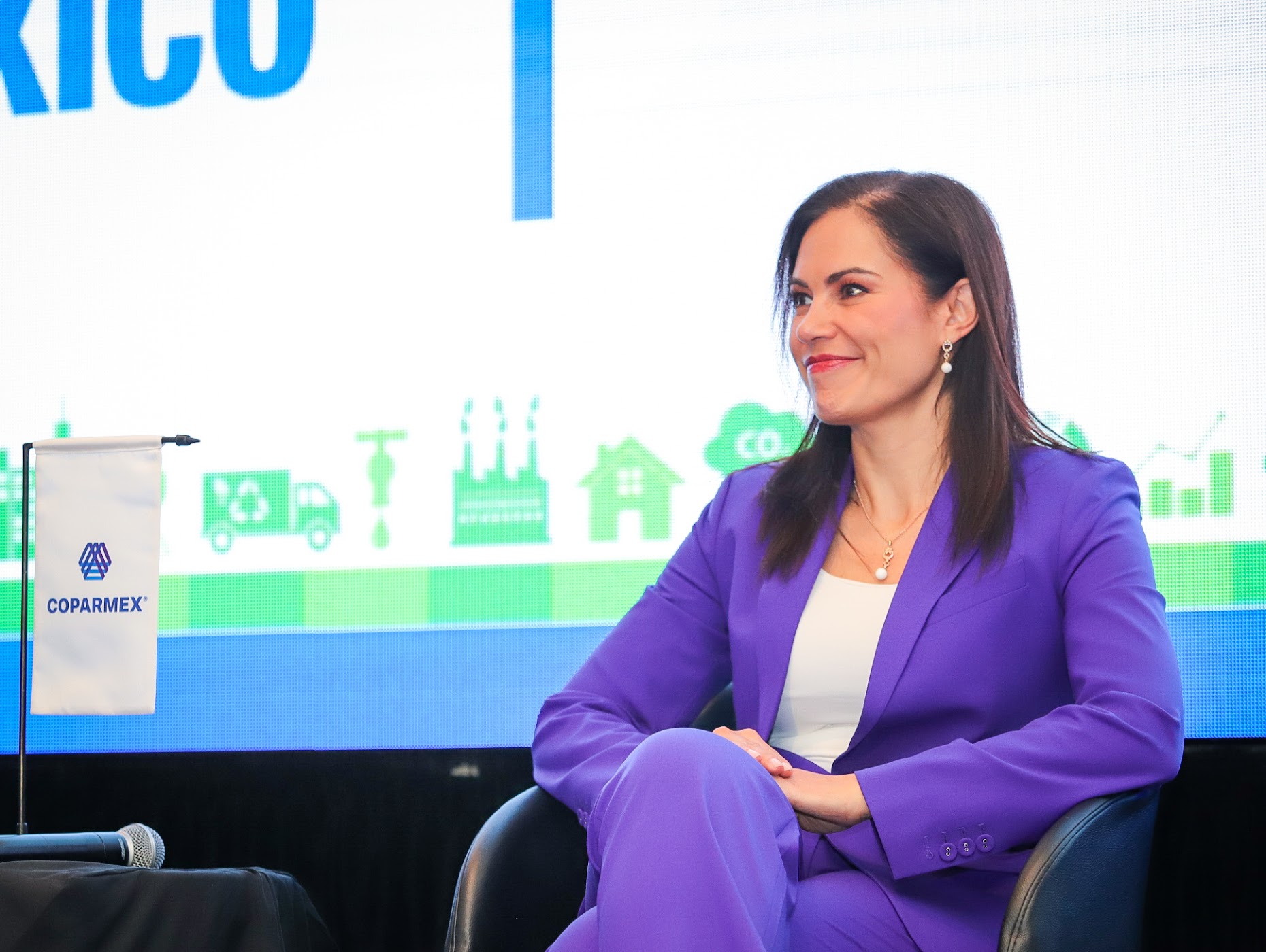 León, Líder Nacional en Gestión de Agua: Ale Gutiérrez Brilla en Foro de Sustentabilidad