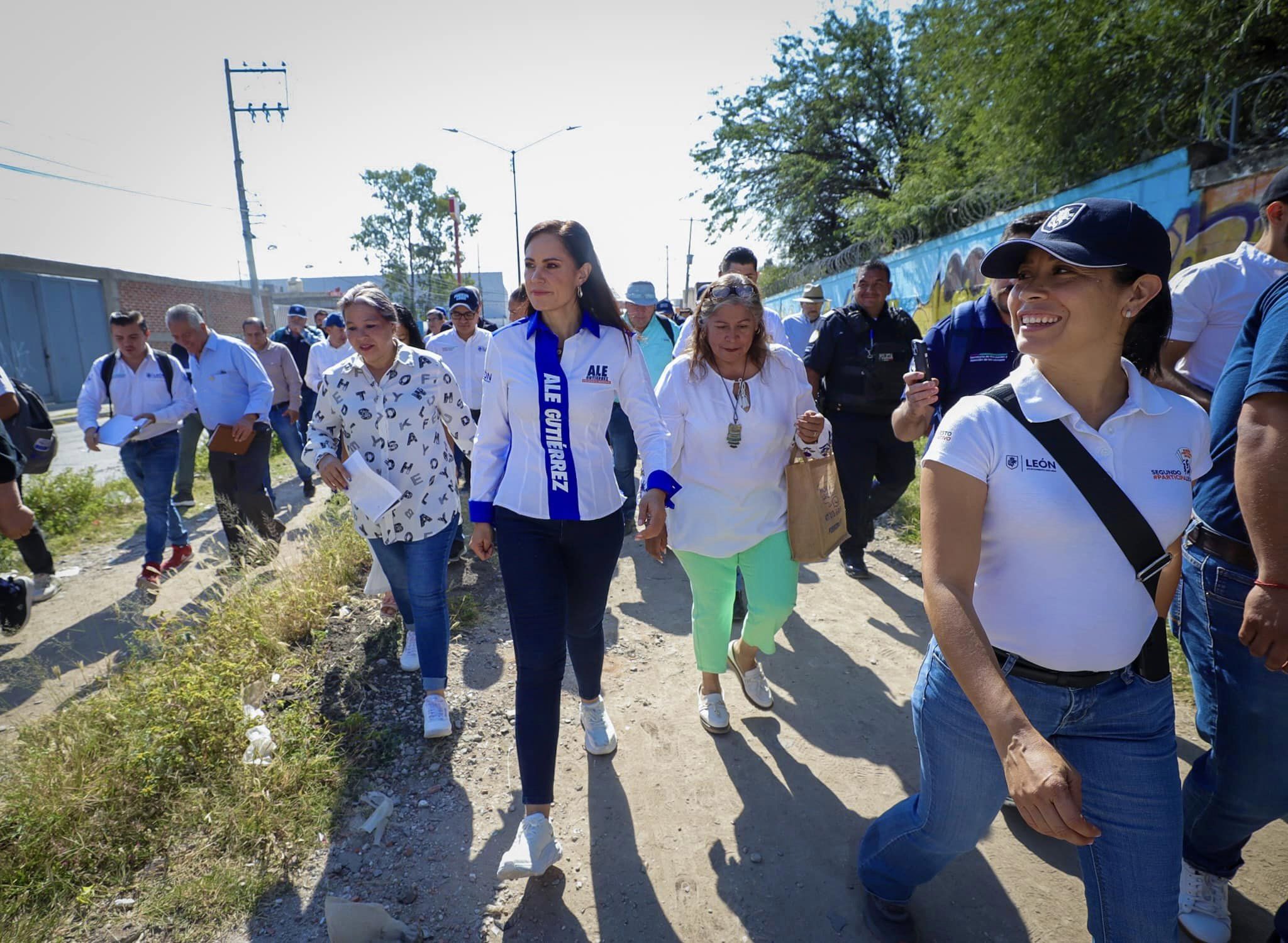 Trabajo en equipo mejora la vida de miles de familias en León