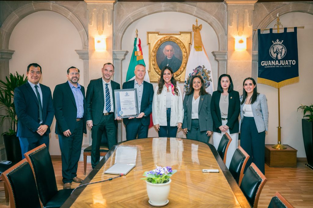 Gobernadora Otorga Certificado “Empresa Limpia” a Volkswagen de México en Guanajuato