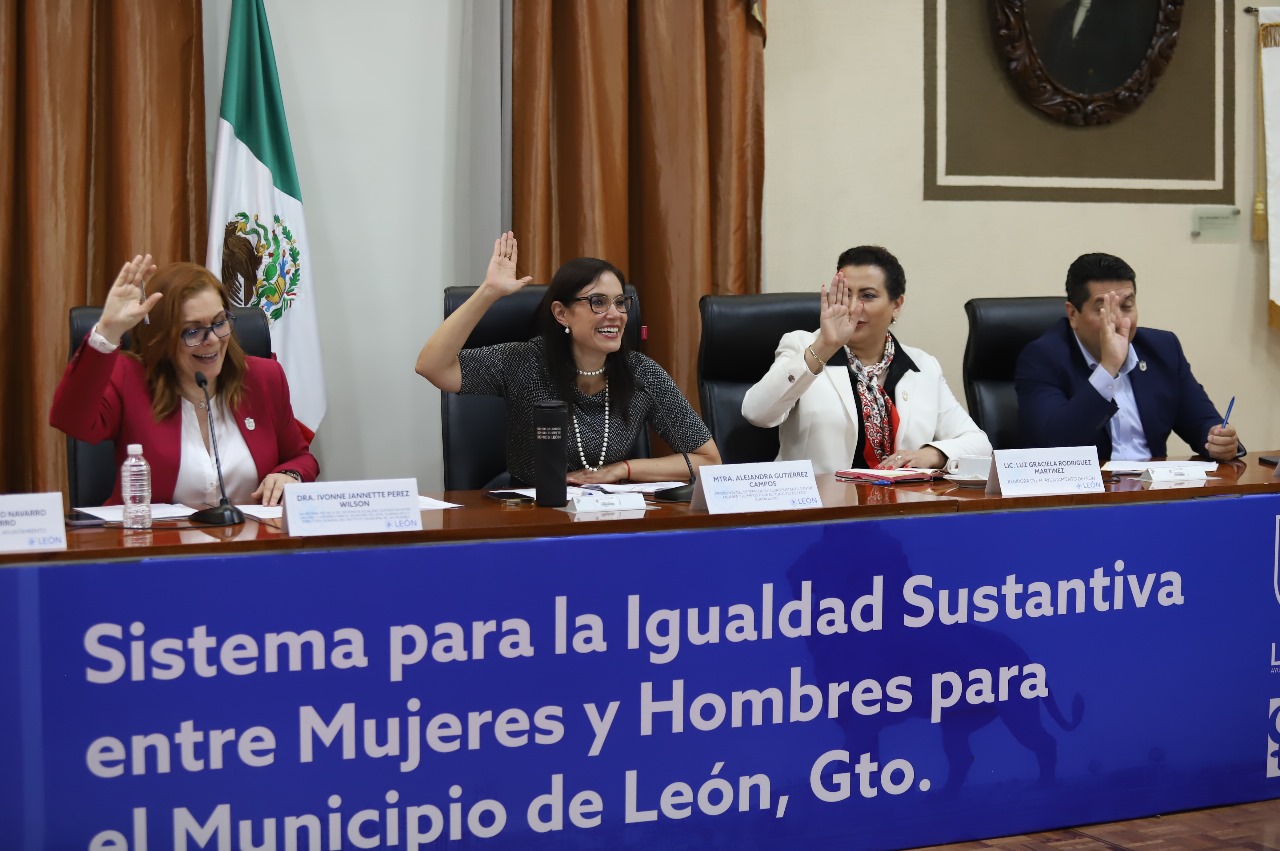 León, pionero en programas para proteger a mujeres de la violencia