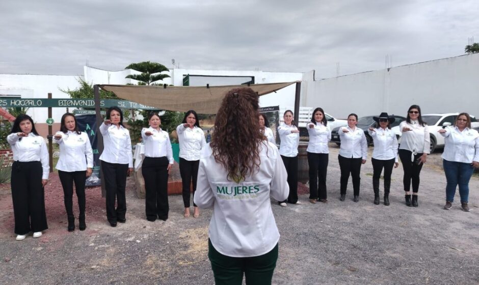 Mujeres productoras de mezcal