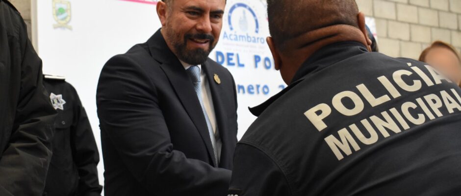 Reconocimiento a policías Acámbaro