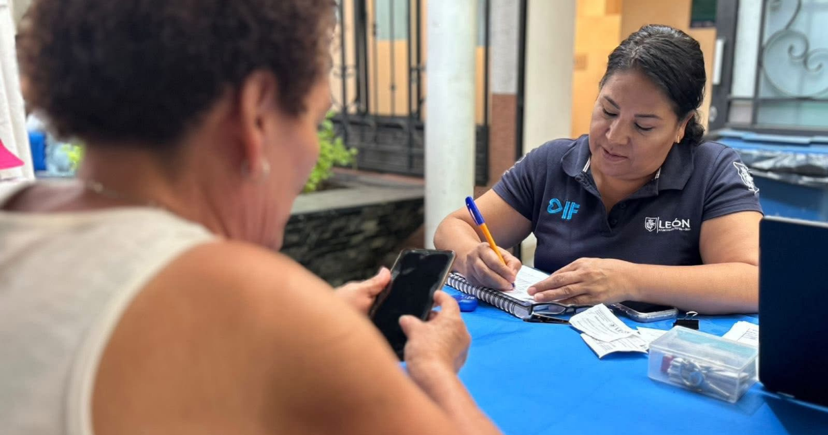 DIF León brinda más de 300 asesorías semanales en Miércoles Ciudadano