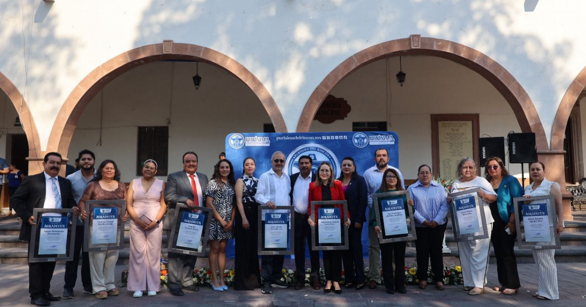 Purísima de Rincón honra a docentes con décadas de servicio educativo