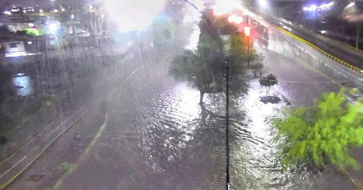 Lluvias intensas provocan encharcamientos en zona sur de León: emiten alerta ciudadana