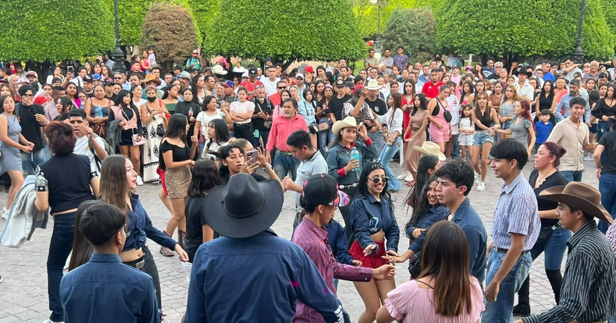 Juventudes leonesas vibran con el talento local en el Encuentro de Música Norteña