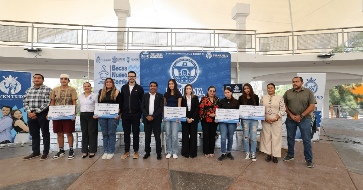 Impulsan la educación con 104 Becas Nuevo Comienzo