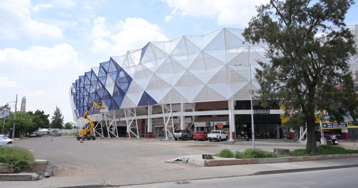 Irapuato rinde cuentas claras sobre obras del Mercado de las Fresas y Estadio Sergio León Chávez