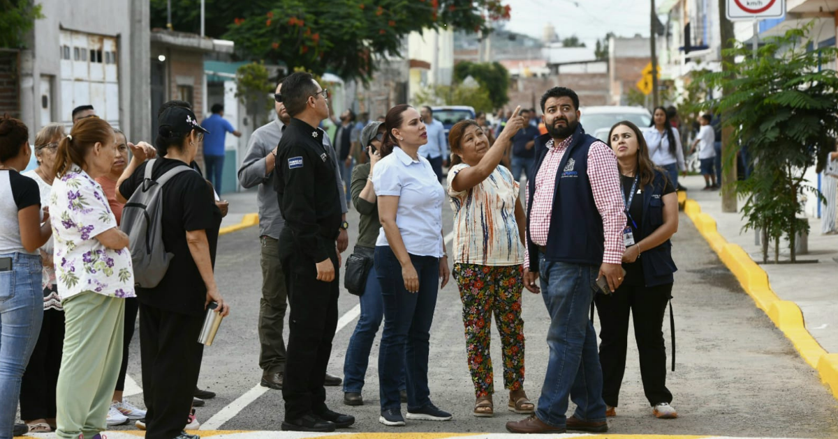 Lorena Alfaro visita colonias y escucha peticiones para transformar Irapuato