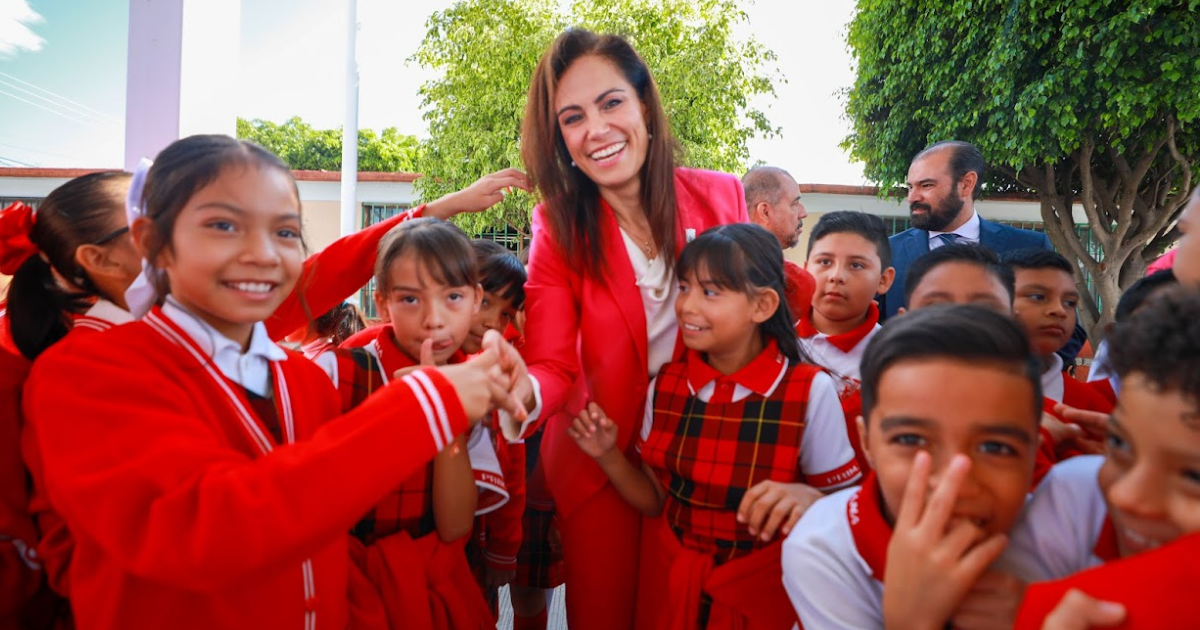 Beca Excelencia León: estudiantes con promedio de 10 recibirán apoyo de 10 mil pesos