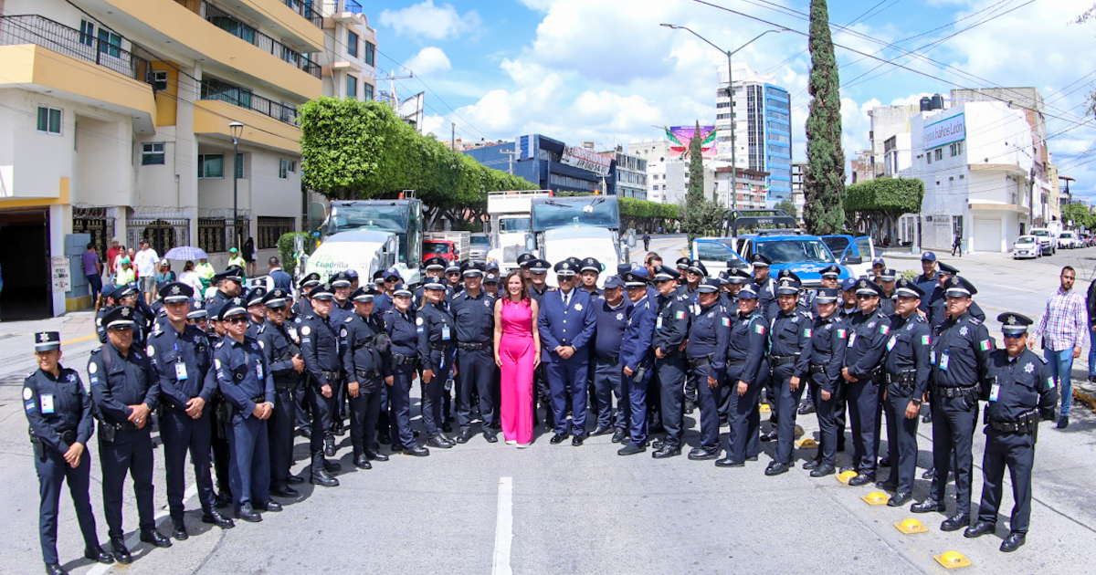 León celebra el Desfile Cívico Militar con orgullo y saldo blanco