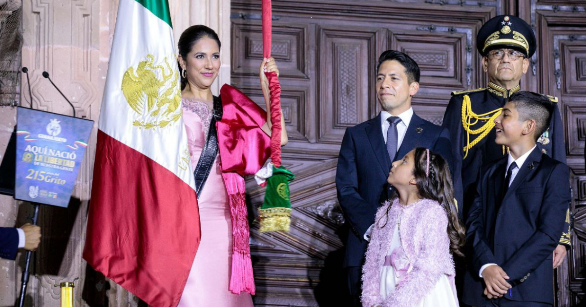Libia Dennise encabeza histórico Grito de Independencia en Dolores Hidalgo