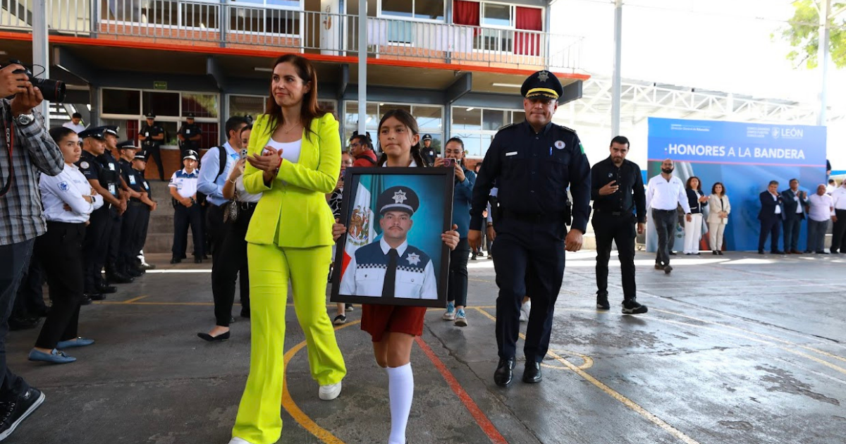 Ale Gutiérrez rinde homenaje al oficial Julio César Hernández, héroe de la Policía Vial