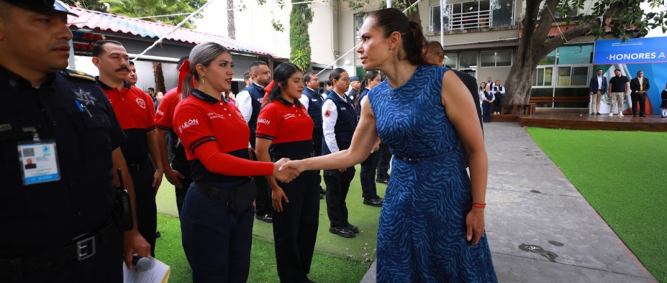 homenaje policía León