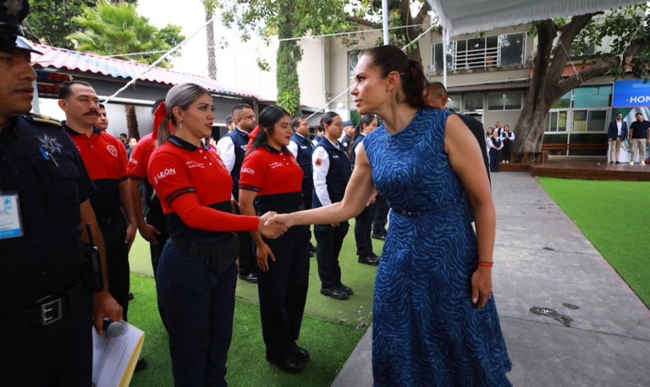 homenaje policía León