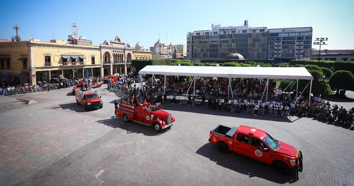 Desfile de la Revolución Mexicana reúne a miles en León