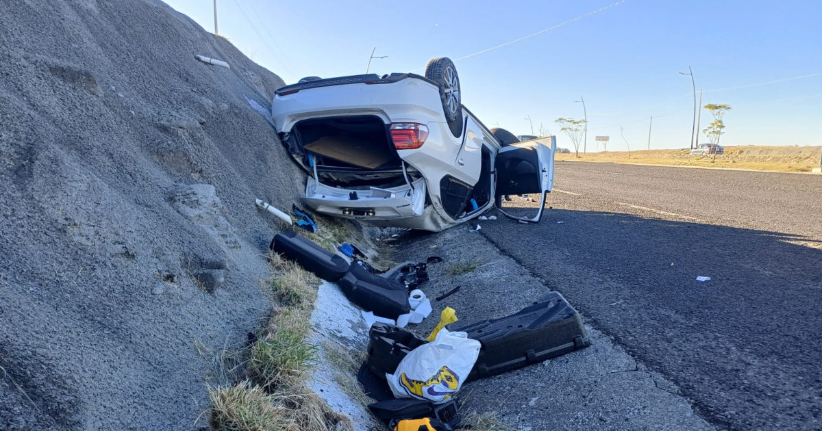 Grava suelta provoca accidentes en el Eje Metropolitano y alerta a conductores