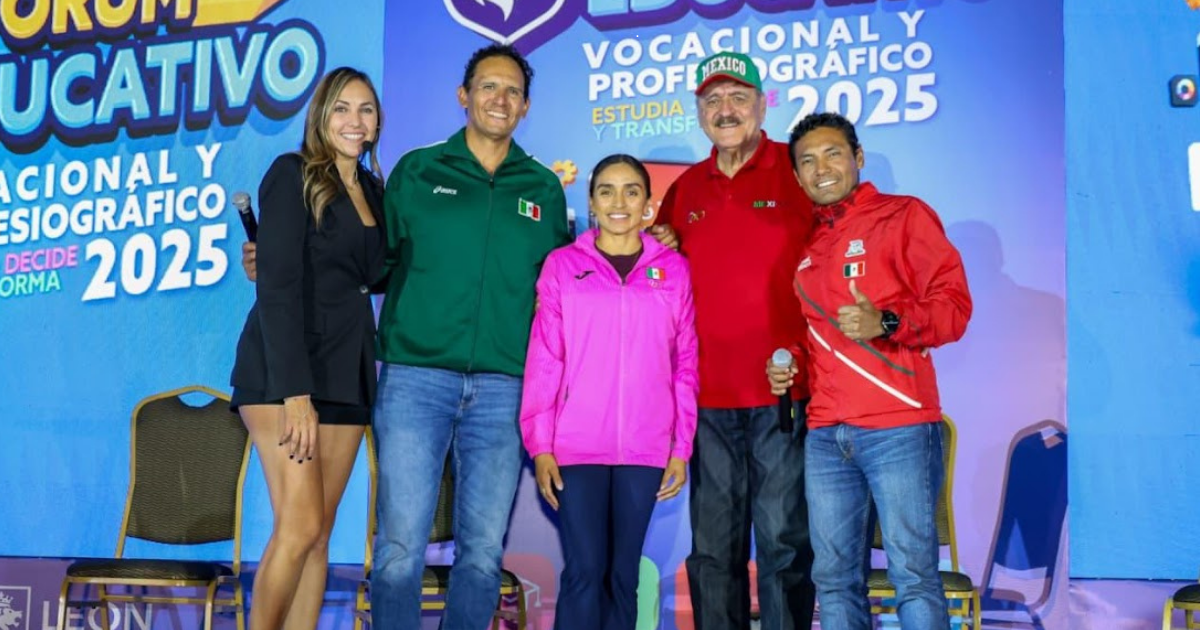 Atletas olímpicos inspiran a jóvenes leoneses con el poder de los sueños