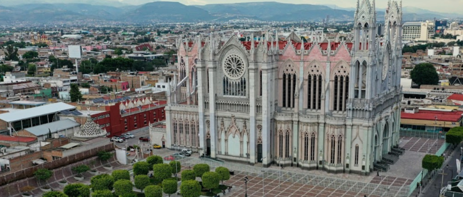 Templos e iglesias de León