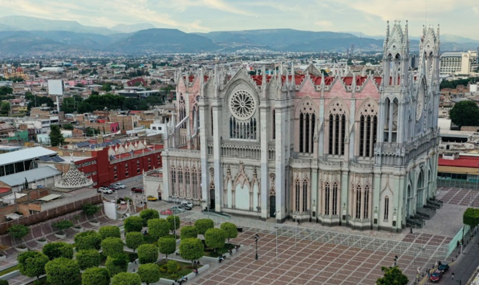 Templos e iglesias de León