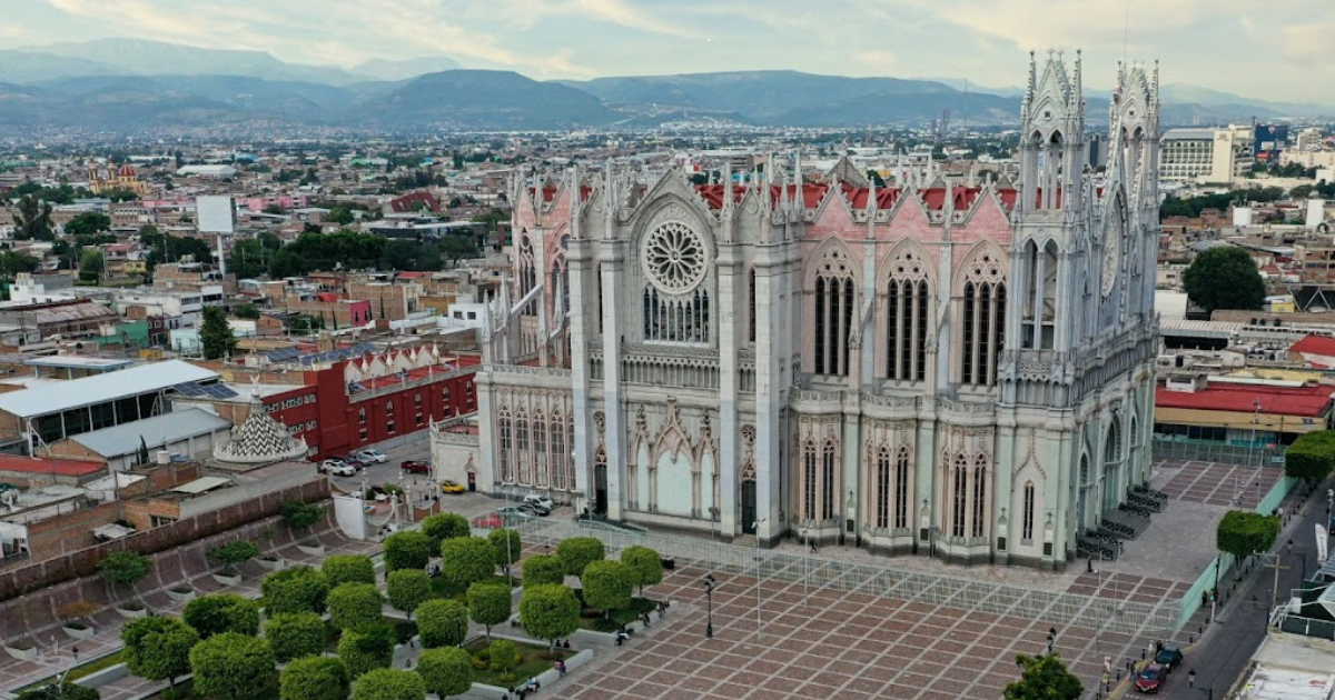 Descubre los templos e iglesias más emblemáticos de León: historia viva y fe en cada rincón
