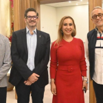 León da bienvenida a la Navidad con nochebuenas: inicia embellecimiento decembrino en espacios públicos