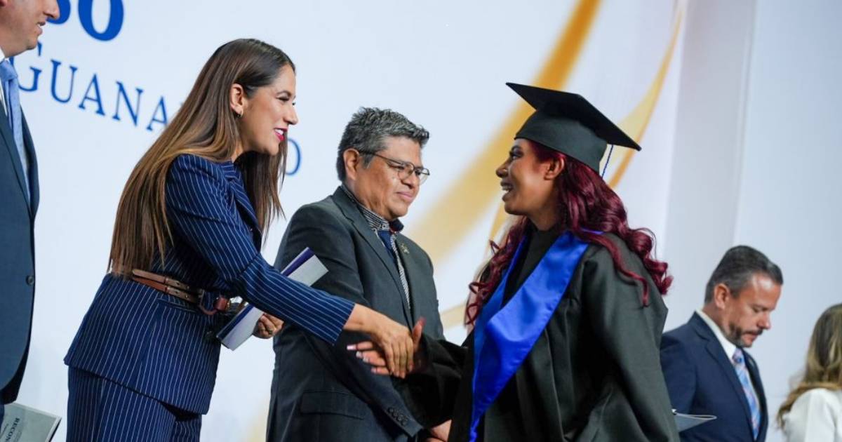 UVEG 2025 celebra graduación histórica y reafirma liderazgo en educación virtual en México