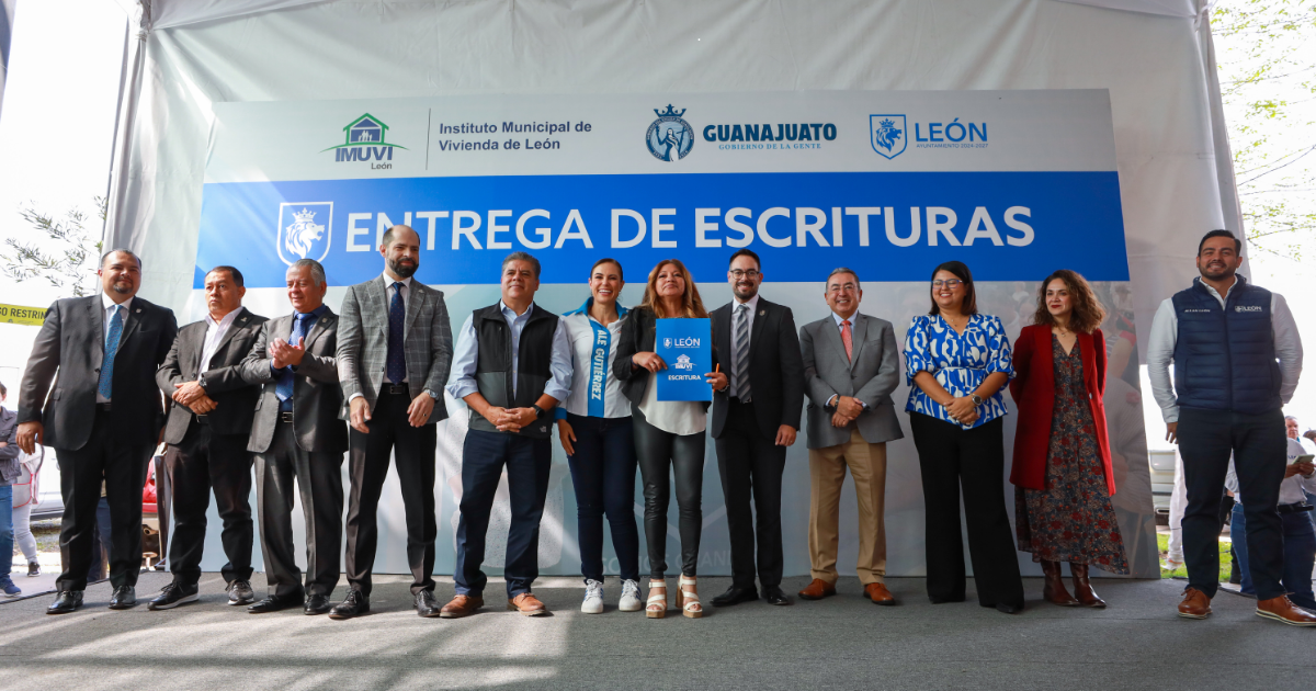 Entrega de escrituras en León transforma la vida de 200 familias