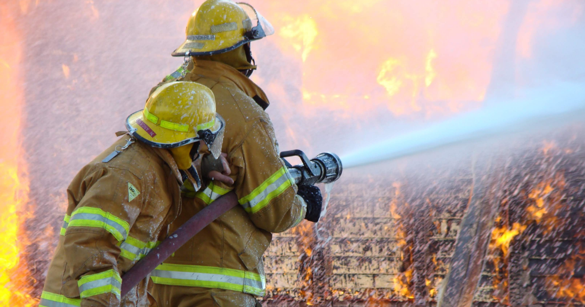 Incendio en recicladora de León genera evacuaciones y alarma vecinal