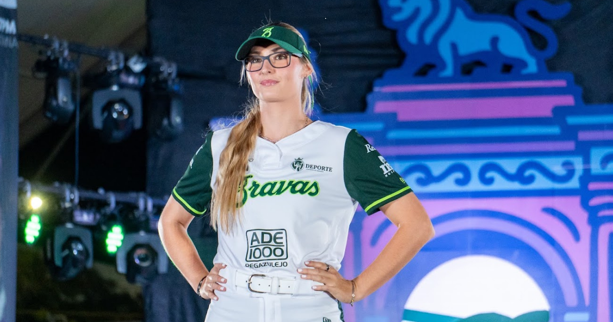 Deporte femenil en León crece: Bravas de León presentan jersey y reciben respaldo histórico