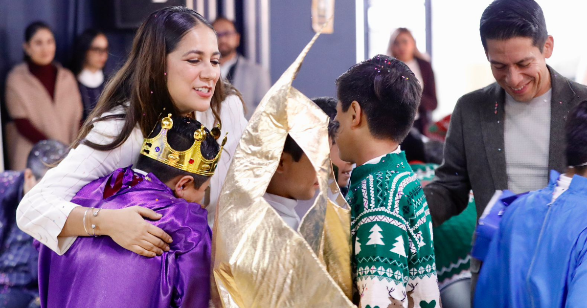 Libia Dennise celebra Día de Reyes con niñas y niños de Casa Hogar San Antonio