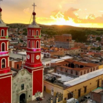 Caravana de Reyes Magos en Purísima del Rincón llena de sonrisas a niñas y niños