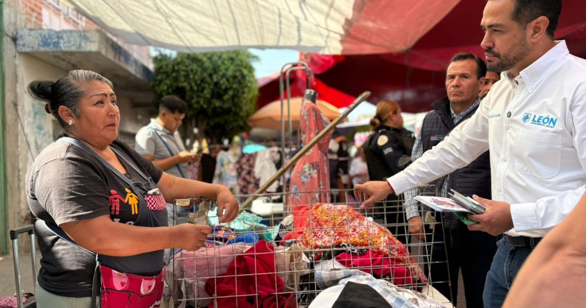 Tianguis Flores Magón recibe servicios médicos y atención municipal para fortalecer el comercio local