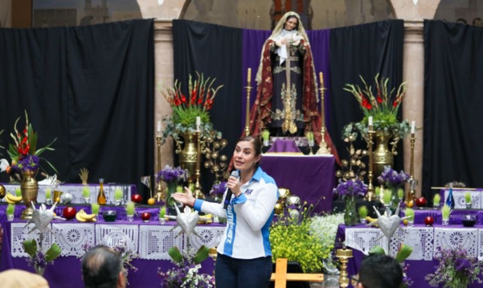 altar Dolores León