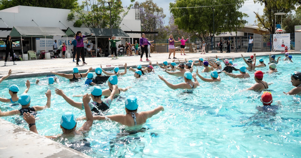 Centro Acuático Ángel Camacho impulsa convivencia familiar en Semana Santa León