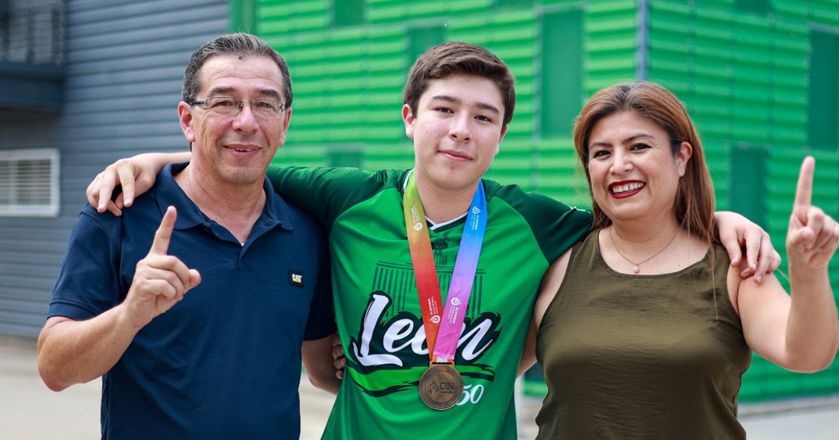 Derek Fernández conquista oro y rompe récord nacional en la Olimpiada Nacional 2026