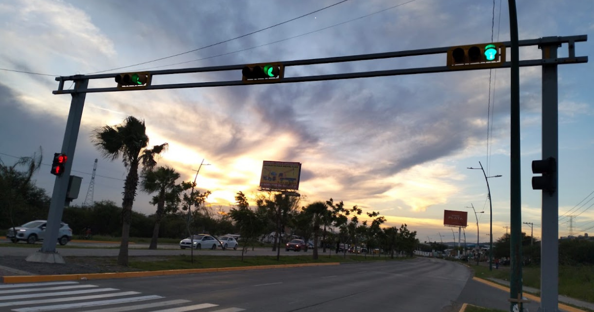 Nuevo cruce semaforizado mejora la seguridad vial para 30 mil habitantes en León