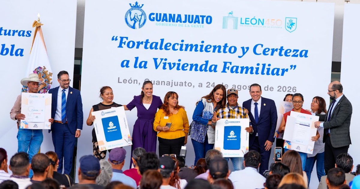 300 familias de León reciben escrituras y aseguran legalmente su patrimonio